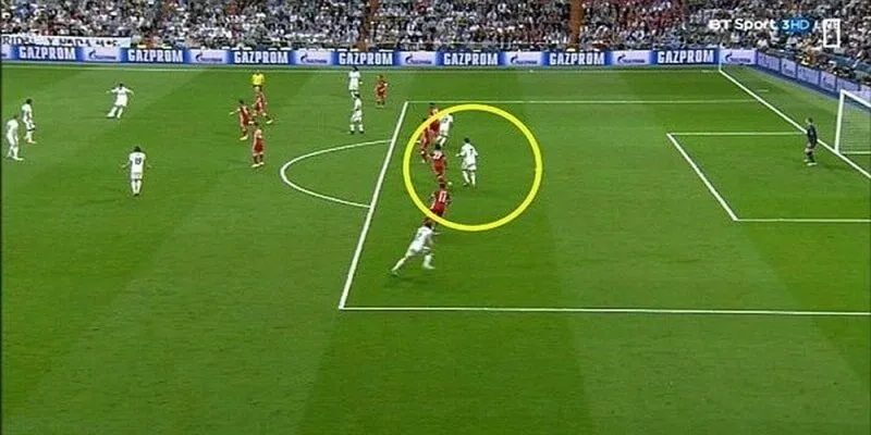 Việt vị là gì? Luật việt vị trong bóng đá & cách xác định chuẩn